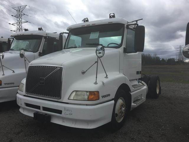 LED 2010 Volvo VNL DAYCAB-POST Post mount spotlight 6 inch -Black Driver side WITH install kit