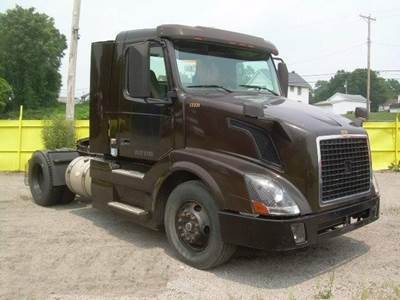 Volvo VNL42T300 Single Axle Day Cab Truck - D13 405HP