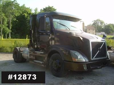 Volvo VNL42T300 Single Axle Day Cab Truck - D13 405HP