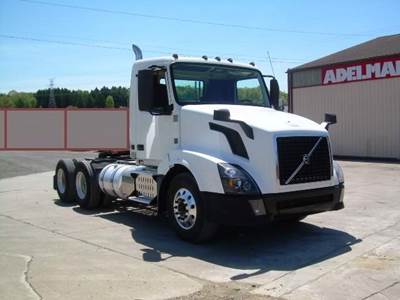 Volvo VNL64T300 Day Cab Truck - D13 435HP, 12 Speed Automatic