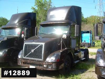 Volvo VNL42T300 Single Axle Day Cab Truck - 405HP