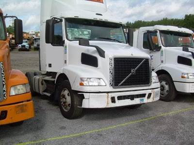 Volvo VNM42T200 Single Axle Day Cab Truck - D13 405HP, Automatic