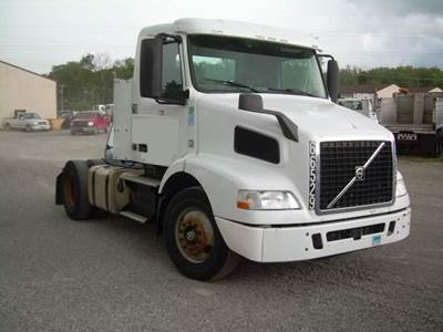 Volvo VNM42T200 Single Axle Day Cab Truck - D13 405HP, Automatic
