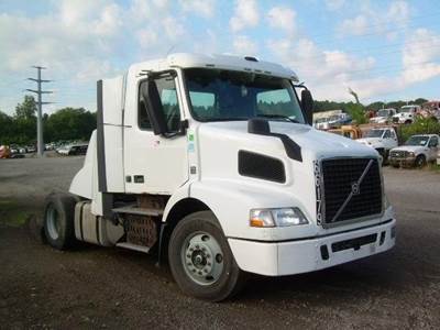 Volvo VNM42T200 Single Axle Day Cab Truck - D13 375HP, 10 Speed Manual
