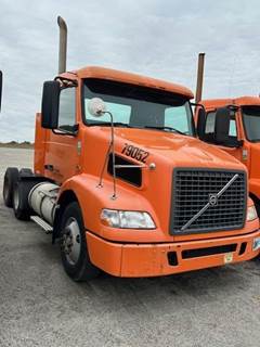 Volvo VNM64T200 Day Cab Truck - D13 410HP