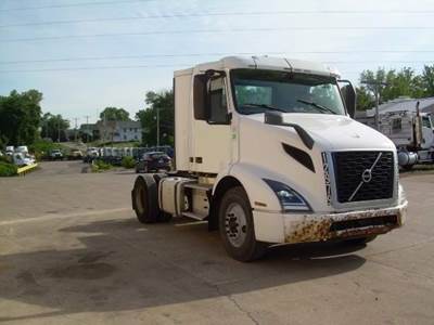 Volvo VNR42T300 Single Axle Day Cab Truck - D13 405HP, Automatic