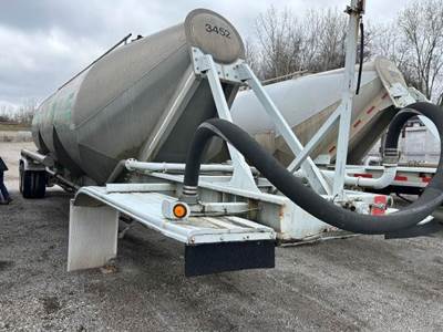 Fruehauf Dry Bulk / Pneumatic Tank Trailer