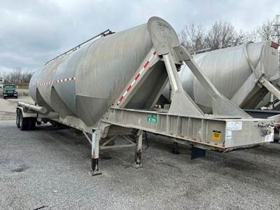 TRECK Dry Bulk / Pneumatic Tank Trailer