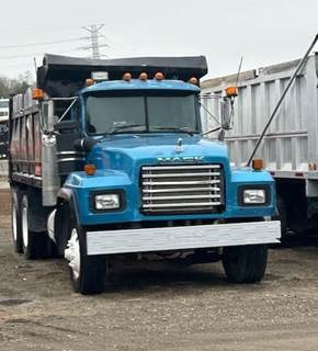 Mack RD688S Dump Truck - E7 350HP