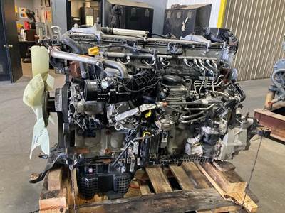 Detroit DD15 Diesel Engine - 455 HP
