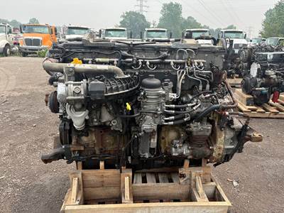 Detroit DD15 Engine - 475 HP