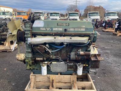 Detroit Series 60 11.1L DDEC III Diesel Engine - 365 HP
