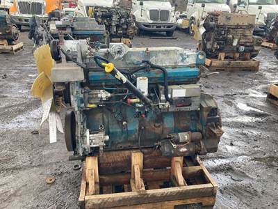 International DT466E Diesel Engine - 195 HP