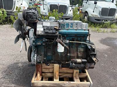 International DT466E Diesel Engine - 195 HP