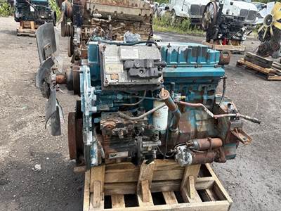 International DT466E Diesel Engine - 195 HP
