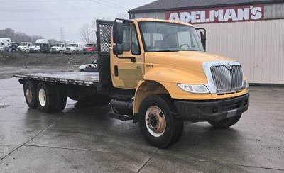 International DuraStar 4400 Tandem Axle 22 ft Flatbed Truck - 260HP