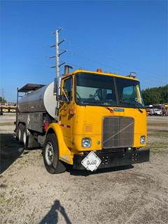 WhiteGMC WCM64 Tandem Axle Hot Oil / Asphalt Distributor Truck - Caterpillar