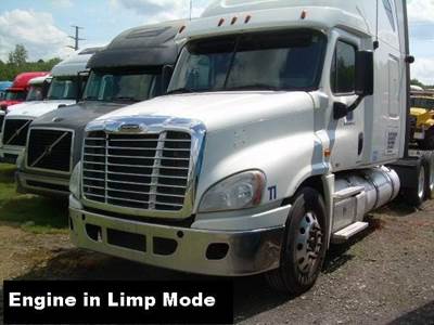 Freightliner Cascadia 125 Sleeper Semi Truck - Detroit 455HP, 13 Speed Manual