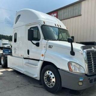 Freightliner Cascadia 125 Sleeper Semi Truck - 455HP
