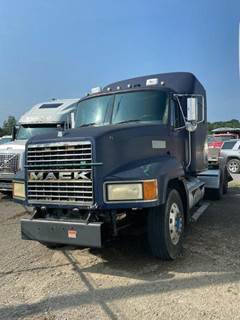 Mack CH600 Sleeper Semi Truck - E7