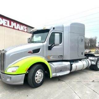 Peterbilt 579 Sleeper Semi Truck - 485HP