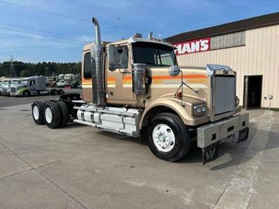 Western Star 4900FA Sleeper Semi Truck - Detroit 475HP