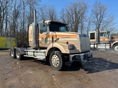 Western Star 4900SA Sleeper Semi Truck - Detroit 475HP