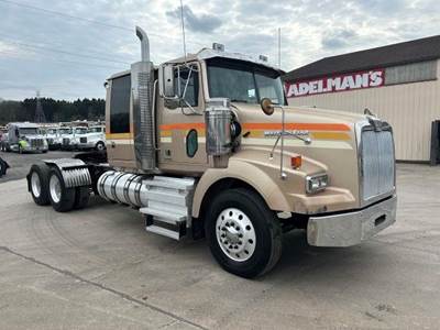 Western Star 4900SA Sleeper Semi Truck - Detroit 505HP