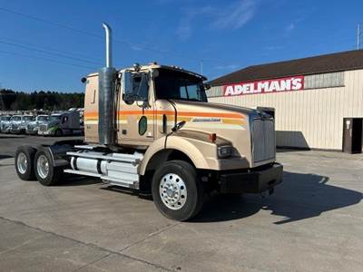 Western Star 4900SA Sleeper Semi Truck - Detroit 475HP
