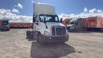 Freightliner Cascadia Day Cab Truck - Detroit, Automatic