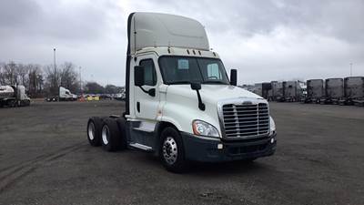 Freightliner Cascadia Day Cab Truck - Detroit, Automatic
