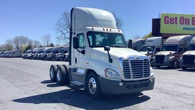 Freightliner Cascadia Day Cab Truck - Detroit, Automatic