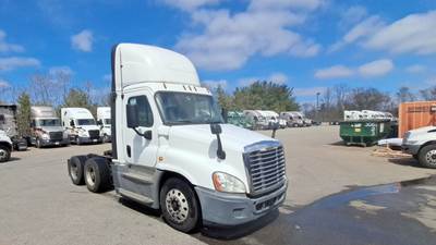 Freightliner Cascadia Day Cab Truck - Detroit, Automatic