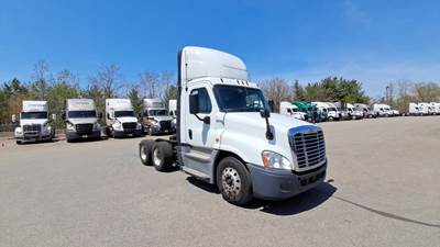 Freightliner Cascadia Day Cab Truck - Detroit, Automatic