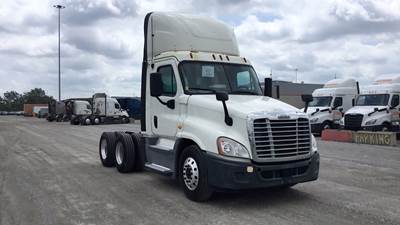 Freightliner Cascadia Day Cab Truck - Detroit, Automatic