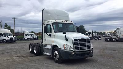 Freightliner Cascadia Day Cab Truck - Detroit, Automatic