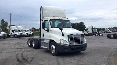 Freightliner Cascadia Day Cab Truck - Detroit, Automatic