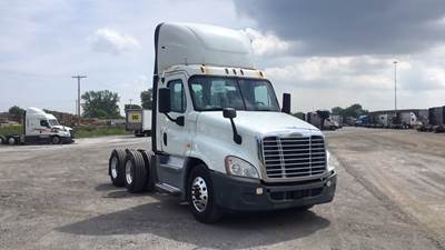 Freightliner Cascadia Day Cab Truck - Detroit, Automatic