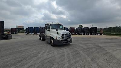 Freightliner Cascadia Day Cab Truck - Detroit, Automatic
