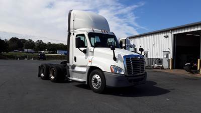 Freightliner Cascadia 125 Day Cab Truck - Detroit, Automatic