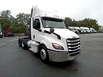 Freightliner Cascadia Day Cab Truck - Detroit, Automatic
