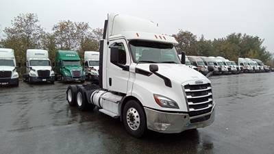 Freightliner Cascadia Day Cab Truck - Detroit, Automatic
