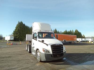 Freightliner Cascadia Day Cab Truck - Detroit, Automatic