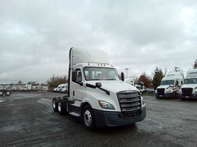 Freightliner Cascadia Day Cab Truck - Detroit, Automatic