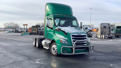 Freightliner Cascadia Day Cab Truck - Detroit, Automatic