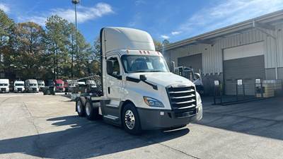 Freightliner Cascadia Day Cab Truck - Detroit, Automatic
