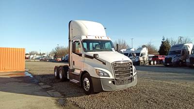 Freightliner Cascadia Day Cab Truck - Detroit, Automatic