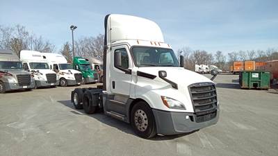 Freightliner Cascadia Day Cab Truck - Detroit, Automatic