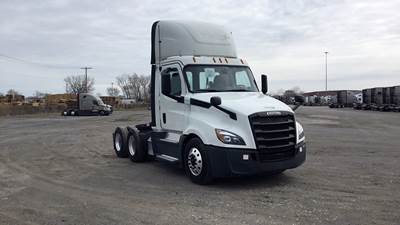 Freightliner Cascadia Day Cab Truck - Detroit, Automatic
