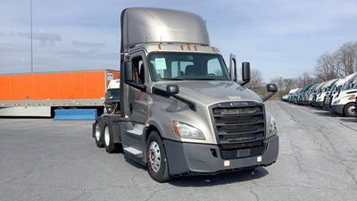 Freightliner Cascadia Day Cab Truck - Detroit, Automatic